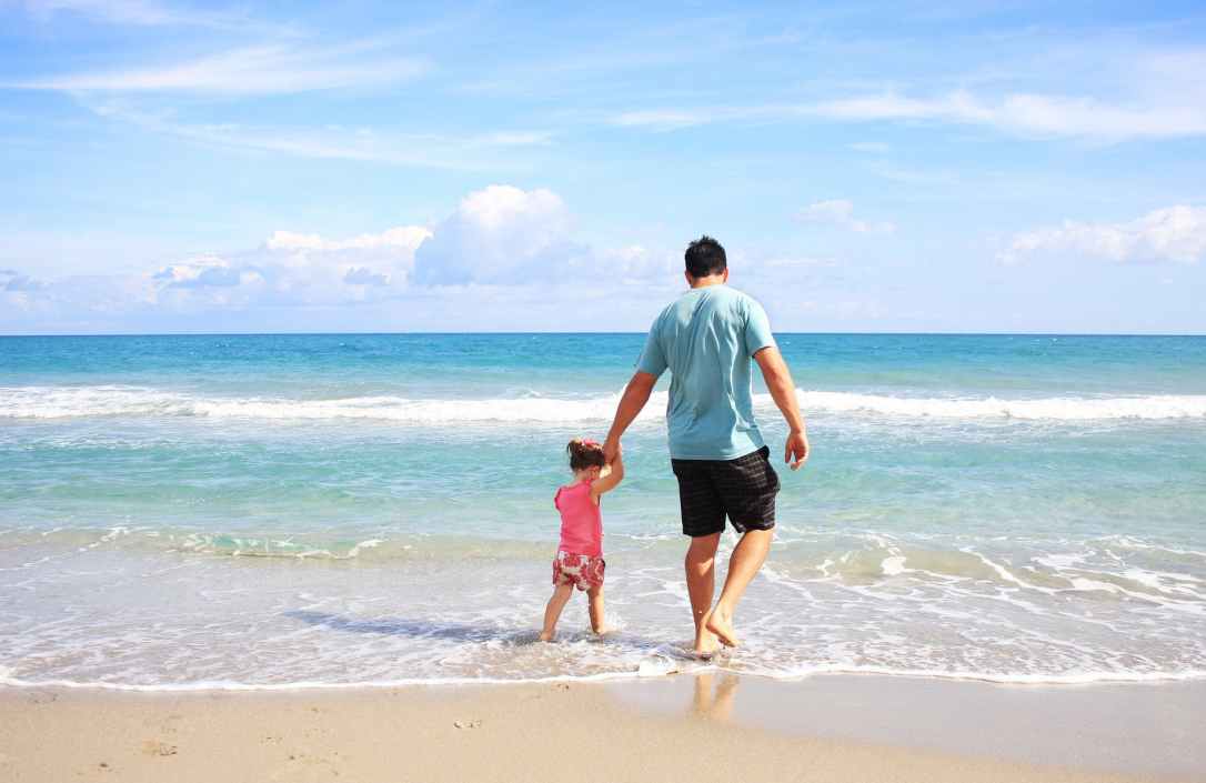 father-daughter-beach-sea-38302